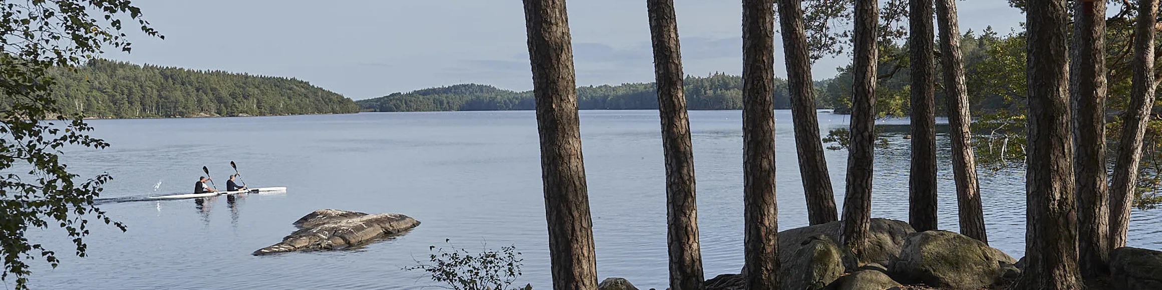  Two people paddling in the American archipelago.